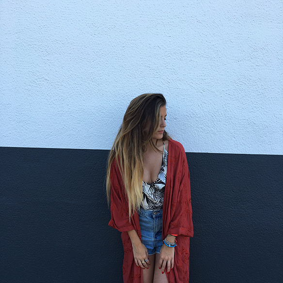 15-colgadas-de-una-percha-bañador-swimsuit-caftan-kaftan-shorts-tiro-alto-high-waisted-shorts-anna-duarte-8