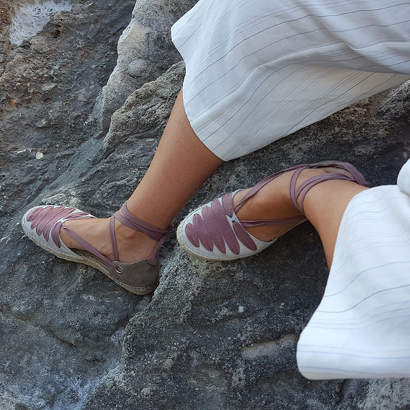 15-colgadas-de-una-percha-camisa-anudada-knotted-shirt-culottes-alpargatas-espadrilles-alicia-alvarez-5