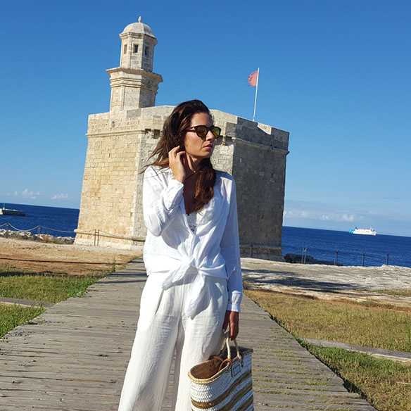 15-colgadas-de-una-percha-camisa-anudada-knotted-shirt-culottes-alpargatas-espadrilles-alicia-alvarez-8