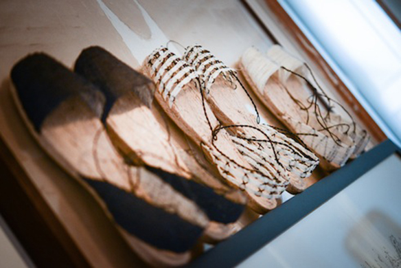 15-colgadas-de-una-percha-closet-must-ball-pages-alpargatas-espardenyes-espardeñas-zapatos-de-esparto-verano-summer-espadrilles-11