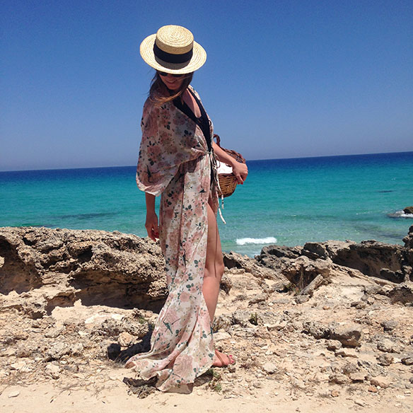 15-colgadas-de-una-percha-formentera-vestido-japones-japanese-dress-canotier-cesto-basket-carla-kissler-7