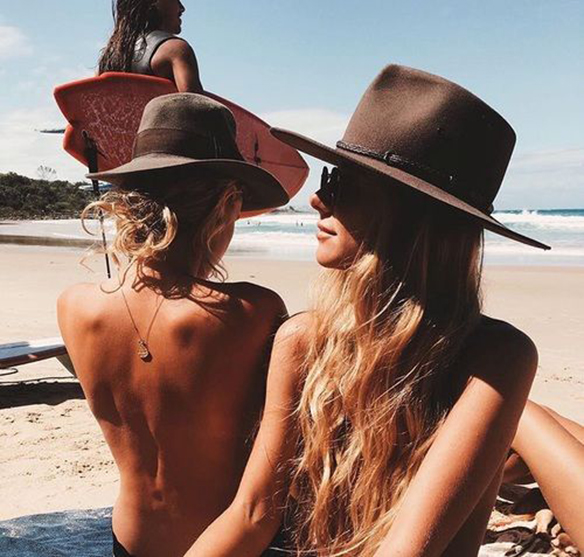 15-colgadas-de-una-percha-peinados-verano-summer-hairstyles-sombreros-hats-3