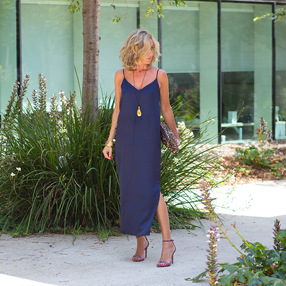 15-colgadas-de-una-percha-slip-vestido-lencero-dress-azul-noche-night-blue-maica-jauregui-2