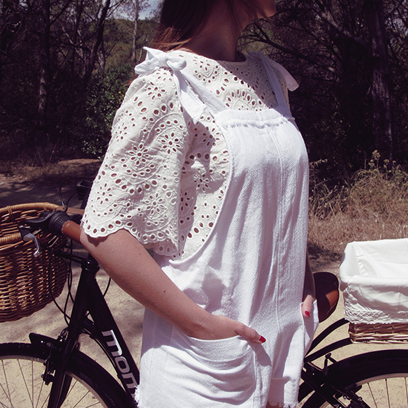 15-colgadas-de-una-percha-troquelado-blanco-white-die-peto-dungarees-canotier-boater-alpargatas-espadrilles-carla-kissler-9