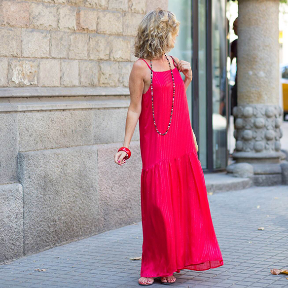 15-colgadas-de-una-percha-vestido-coral-dress-bolso-rafia-collar-necklace-maica-jau-6