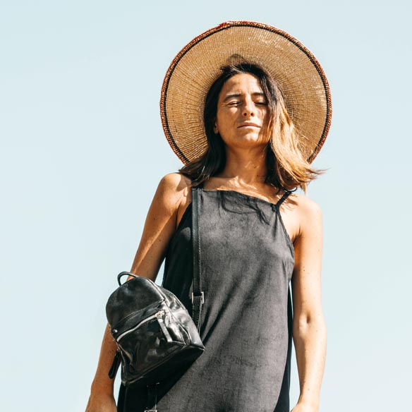 15-colgadas-de-una-percha-vestido-dress-mapache-by-dark-green-sombrero-hat-mochila-backpack-bebofi-2