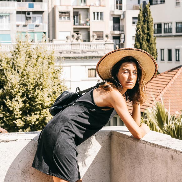 15-colgadas-de-una-percha-vestido-dress-mapache-by-dark-green-sombrero-hat-mochila-backpack-bebofi-3