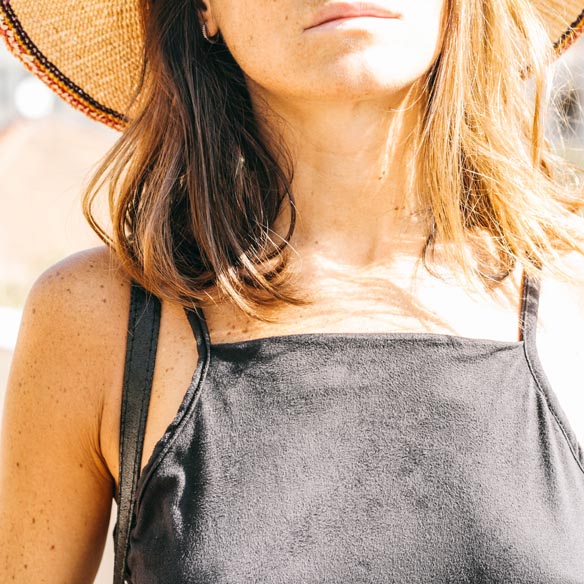 15-colgadas-de-una-percha-vestido-dress-mapache-by-dark-green-sombrero-hat-mochila-backpack-bebofi-4