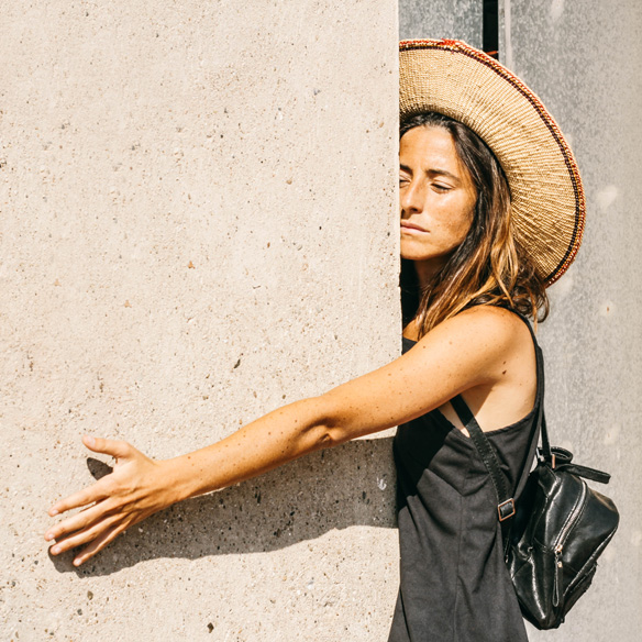 15-colgadas-de-una-percha-vestido-dress-mapache-by-dark-green-sombrero-hat-mochila-backpack-bebofi-8