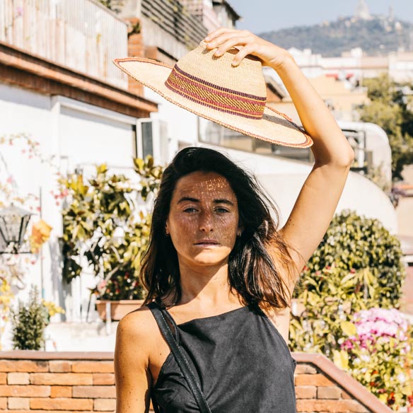 15-colgadas-de-una-percha-vestido-dress-mapache-by-dark-green-sombrero-hat-mochila-backpack-bebofi-9