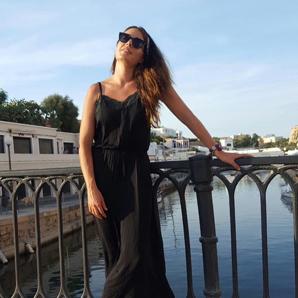 15-colgadas-de-una-percha-alicia-alvarez-vestido-lencero-lingerie-dress-lenceria-pañuelo-en-la-cabeza-head-scarf-5