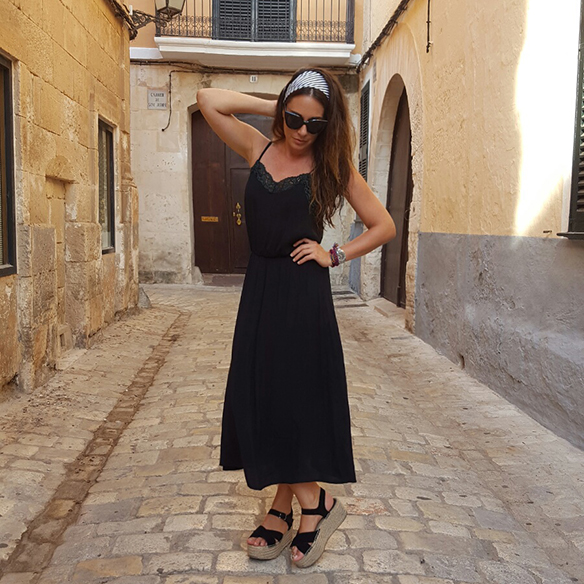 15-colgadas-de-una-percha-alicia-alvarez-vestido-lencero-lingerie-dress-lenceria-pañuelo-en-la-cabeza-head-scarf-7