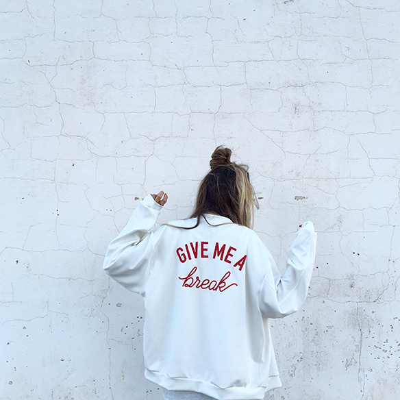 15-colgadas-de-una-percha-anna-duarte-bomber-quotes-mensajes-fw-oi-5