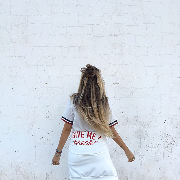 15-colgadas-de-una-percha-anna-duarte-bomber-quotes-mensajes-fw-oi-7