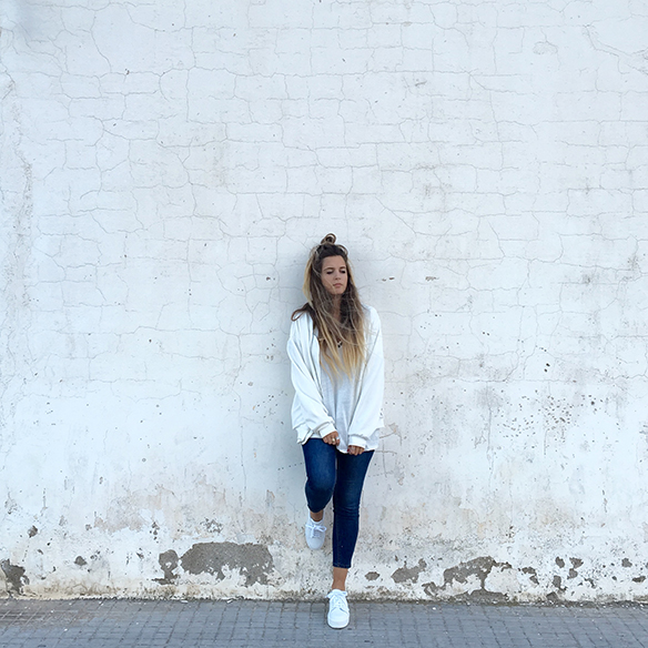 15-colgadas-de-una-percha-anna-duarte-bomber-quotes-mensajes-fw-oi-8