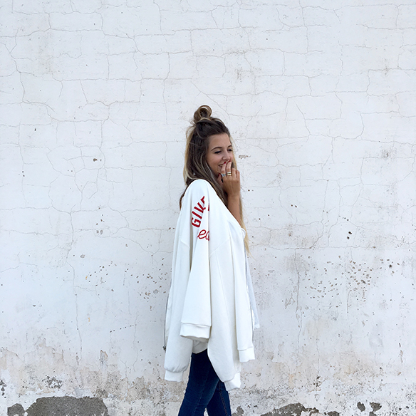 15-colgadas-de-una-percha-anna-duarte-bomber-quotes-mensajes-fw-oi-9