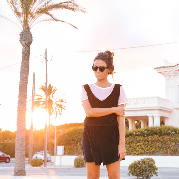 15-colgadas-de-una-percha-bebofi-mono-jumpsuit-bambas-trainers-4