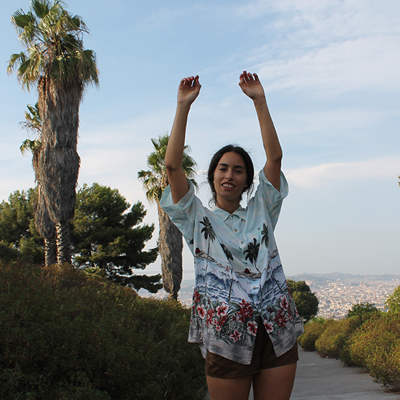 15-colgadas-de-una-percha-blanche-camisa-palmeras-palm-tree-shirt-bambas-trainers-braid-trenza-2
