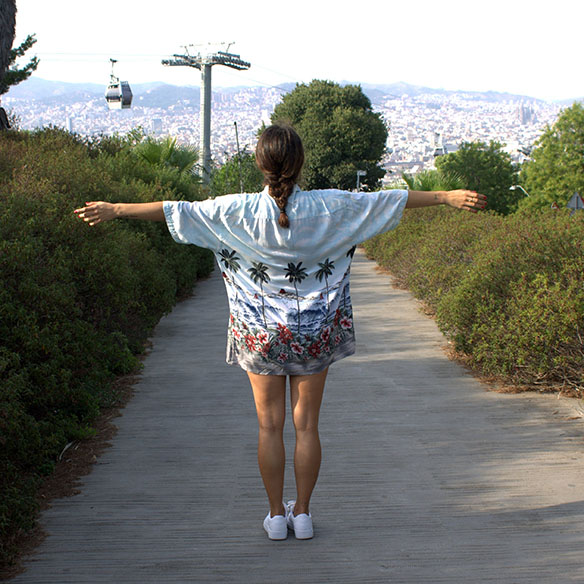 15-colgadas-de-una-percha-blanche-camisa-palmeras-palm-tree-shirt-bambas-trainers-braid-trenza-6