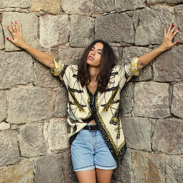 15-colgadas-de-una-percha-blanche-camisa-vintage-shirt-shorts-1