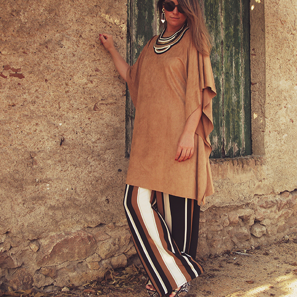 15-colgadas-de-una-percha-carla-kissler-cesto-mimbre-wicker-basket-suede-poncho-ante-2