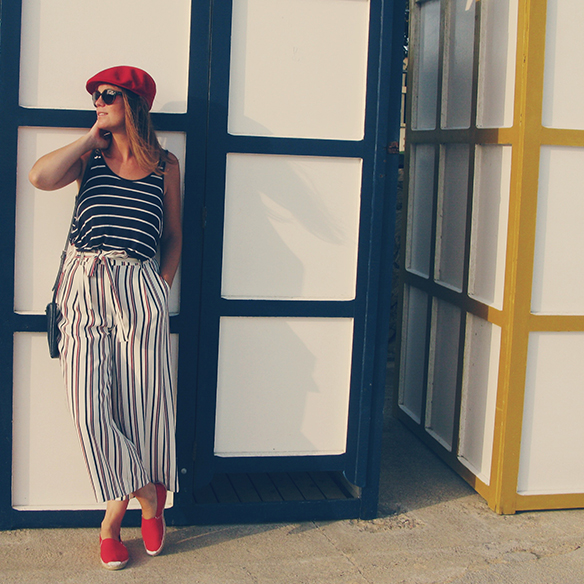 15-colgadas-de-una-percha-carla-kissler-rayas-marineras-sailor-stripes-rojo-red-blue-azul-boina-beret-culottes-ethnic-etnico-4