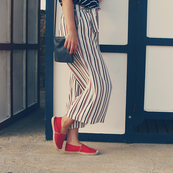 15-colgadas-de-una-percha-carla-kissler-rayas-marineras-sailor-stripes-rojo-red-blue-azul-boina-beret-culottes-ethnic-etnico-7