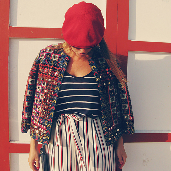 15-colgadas-de-una-percha-carla-kissler-rayas-marineras-sailor-stripes-rojo-red-blue-azul-boina-beret-culottes-ethnic-etnico-9