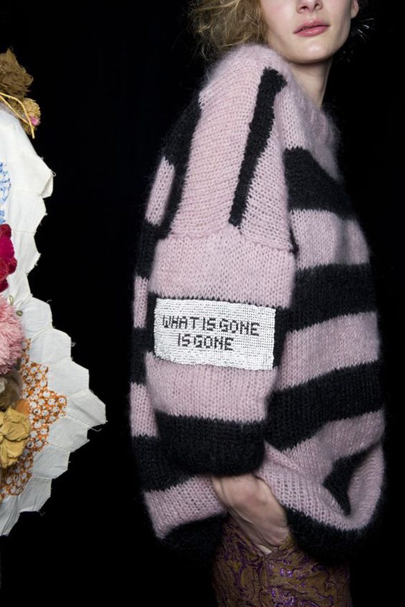 15-colgadas-de-una-percha-fall-winter-fw-must-have-trends-tendencias-otono-invierno-oi-2016-2017-16-17-quotes-mensajes-3