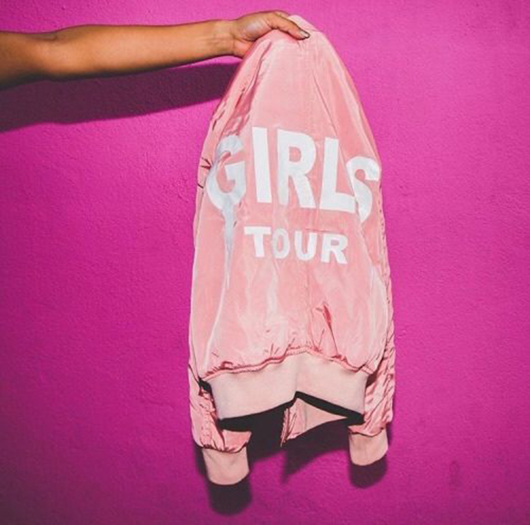 15-colgadas-de-una-percha-fall-winter-fw-must-have-trends-tendencias-otono-invierno-oi-2016-2017-16-17-rosa-chicle-bubble-gum-pink-5