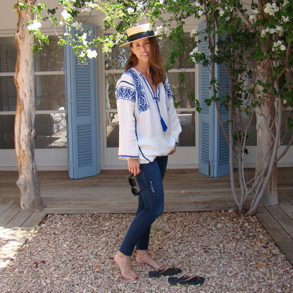 15-colgadas-de-una-percha-marta-r-embroided-cotton-dress-vestido-bordado-jeans-tejanos-flip-flops-canotier-1