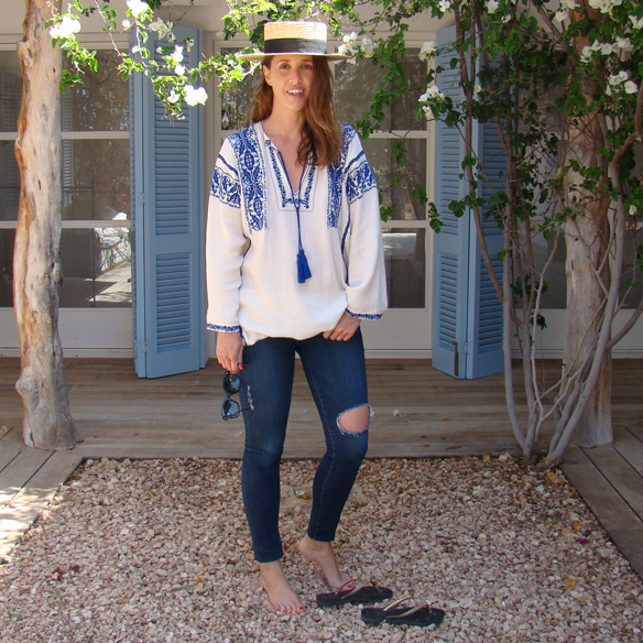 15-colgadas-de-una-percha-marta-r-embroided-cotton-dress-vestido-bordado-jeans-tejanos-flip-flops-canotier-10