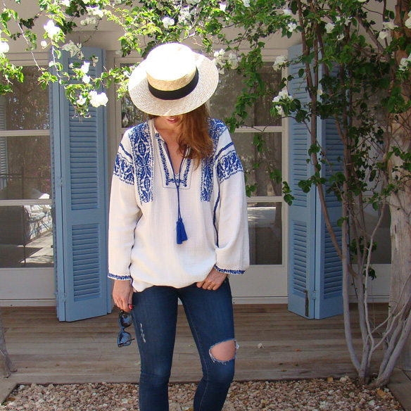 15-colgadas-de-una-percha-marta-r-embroided-cotton-dress-vestido-bordado-jeans-tejanos-flip-flops-canotier-3