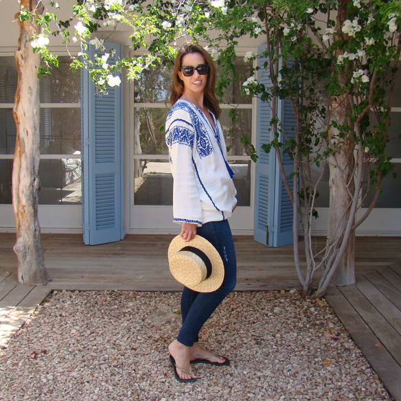 15-colgadas-de-una-percha-marta-r-embroided-cotton-dress-vestido-bordado-jeans-tejanos-flip-flops-canotier-5