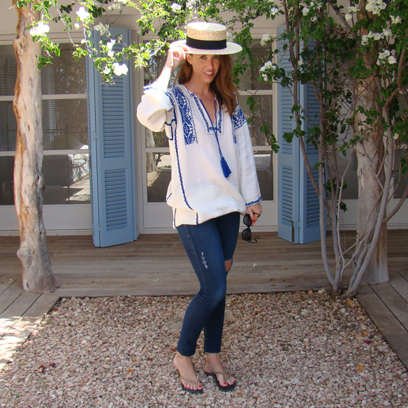 15-colgadas-de-una-percha-marta-r-embroided-cotton-dress-vestido-bordado-jeans-tejanos-flip-flops-canotier-9