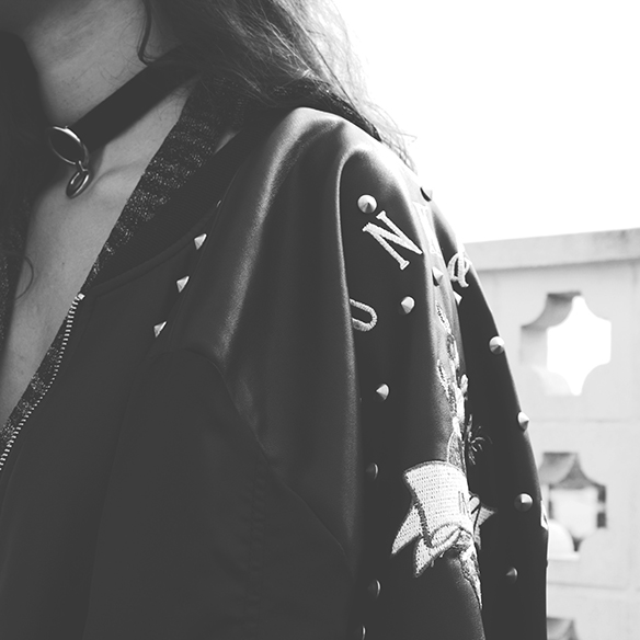 15-colgadas-de-una-percha-blanche-80s-rock-bomber-choker-legging-boots-must-have-escote-neckline-fw-oi-5
