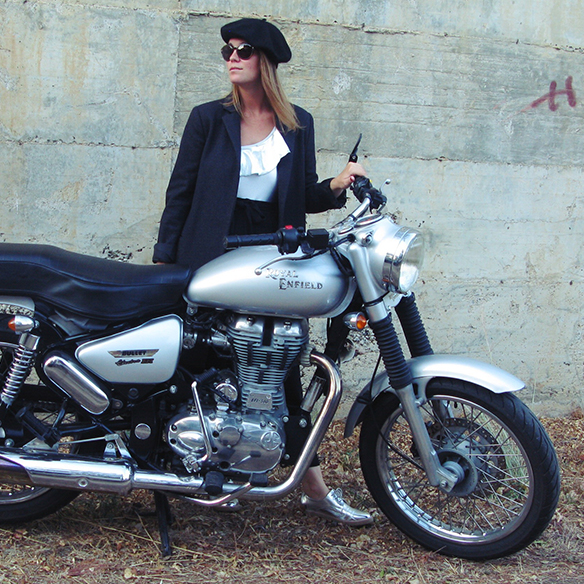 15-colgadas-de-una-percha-carla-kissler-fw-oi-must-have-metallics-metalizados-silver-body-plateado-10