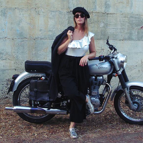 15-colgadas-de-una-percha-carla-kissler-fw-oi-must-have-metallics-metalizados-silver-body-plateado-3