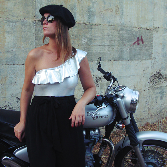 15-colgadas-de-una-percha-carla-kissler-fw-oi-must-have-metallics-metalizados-silver-body-plateado-4