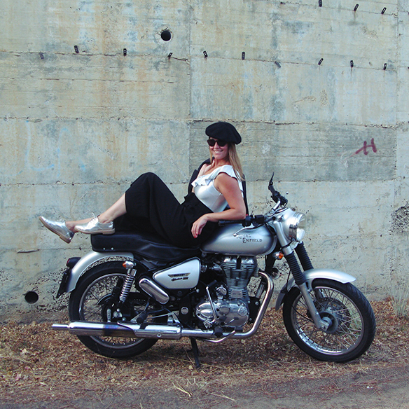 15-colgadas-de-una-percha-carla-kissler-fw-oi-must-have-metallics-metalizados-silver-body-plateado-7