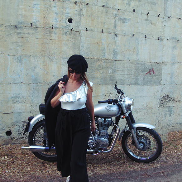 15-colgadas-de-una-percha-carla-kissler-fw-oi-must-have-metallics-metalizados-silver-body-plateado-9