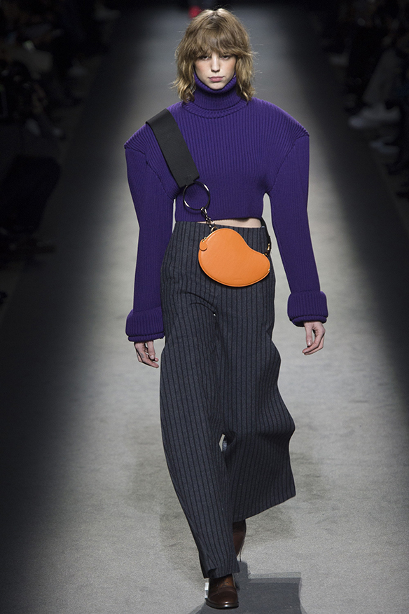 15-colgadas-de-una-percha-jacquemus-fw-16-17-oi-2016-paris-fashion-week-pfw-10