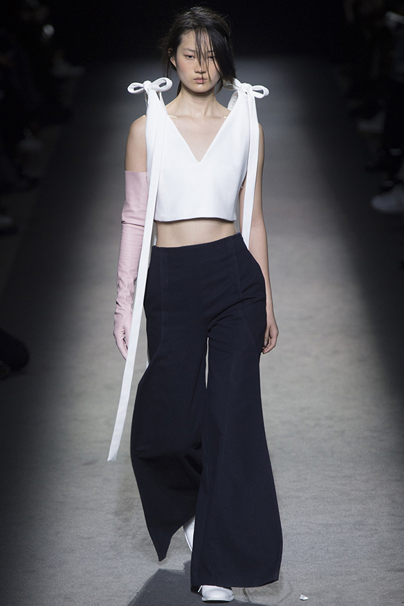 15-colgadas-de-una-percha-jacquemus-fw-16-17-oi-2016-paris-fashion-week-pfw-12