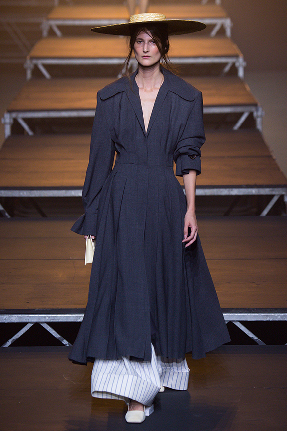 15-colgadas-de-una-percha-jacquemus-ss-17-pv-2017-paris-fashion-week-pfw-10