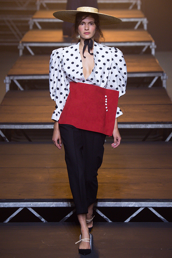 15-colgadas-de-una-percha-jacquemus-ss-17-pv-2017-paris-fashion-week-pfw-5