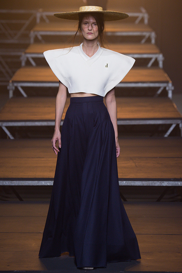 15-colgadas-de-una-percha-jacquemus-ss-17-pv-2017-paris-fashion-week-pfw-8
