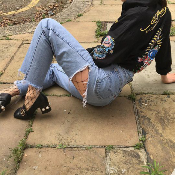 15-colgadas-de-una-percha-15-lwl-looks-we-love-outfits-medias-de-rejilla-fishnets-rejillas-10