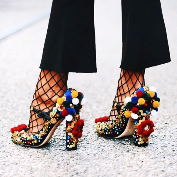 15-colgadas-de-una-percha-15-lwl-looks-we-love-outfits-medias-de-rejilla-fishnets-rejillas-7