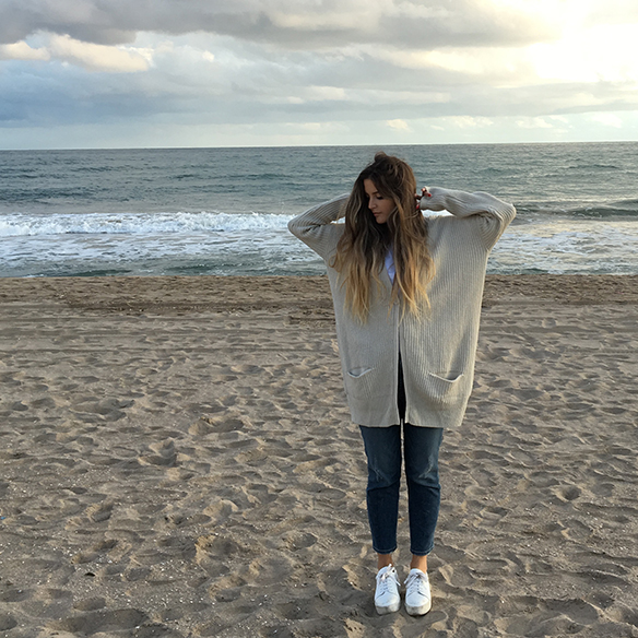 15-colgadas-de-una-percha-abrigo-pelos-estampado-etnico-ethnic-print-fur-coat-bambas-trainers-anna-duarte-3