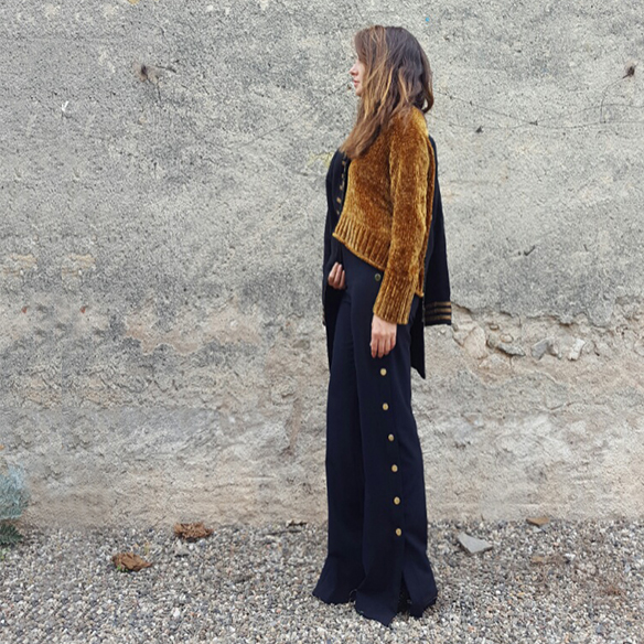 15-colgadas-de-una-percha-alicia-alvarez-abrigo-militar-chaqueta-military-coat-mostaza-mustard-pantalones-botones-buttoned-pants-2